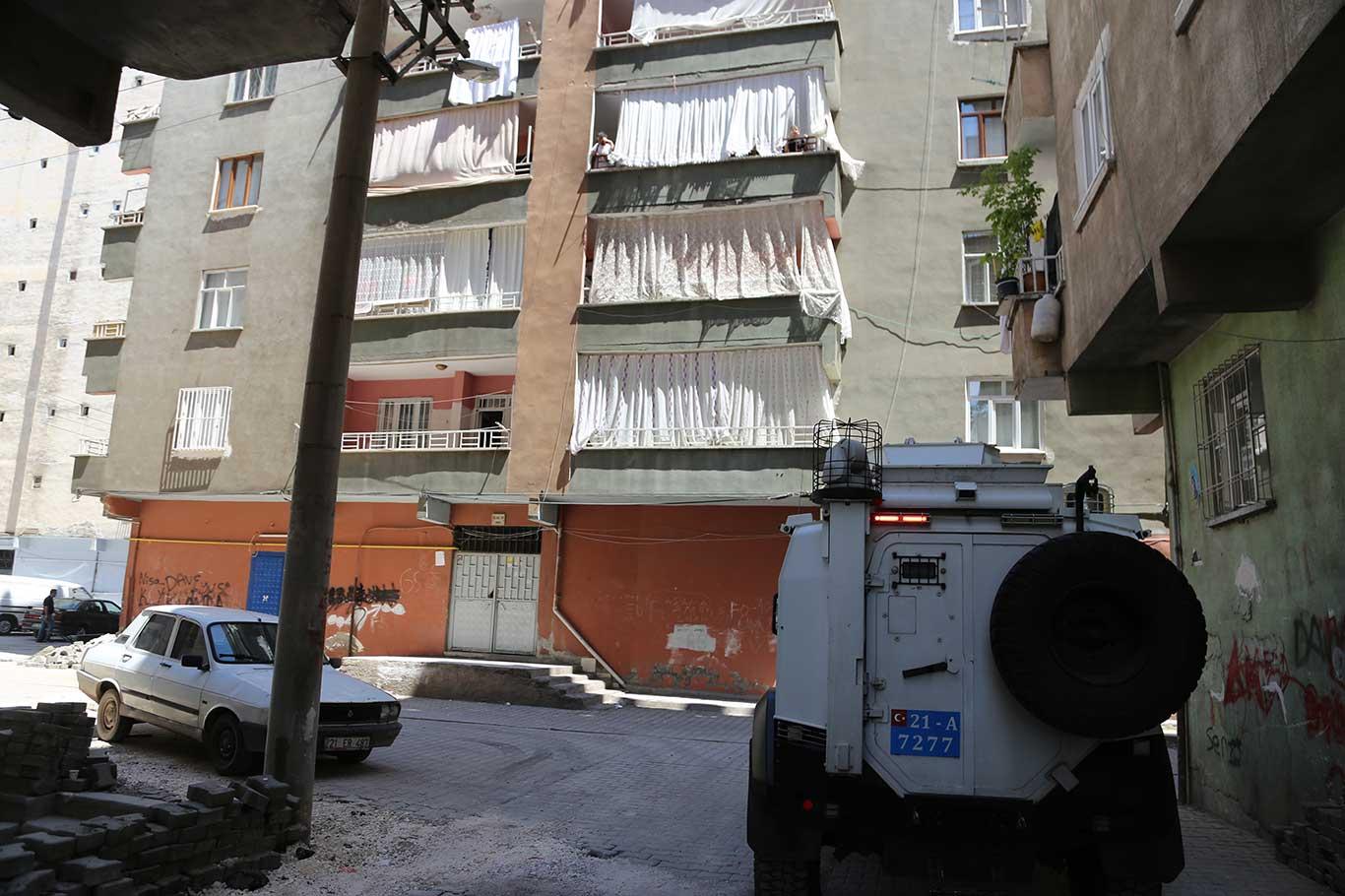Diyarbakır'da bir bina karantinaya alındı